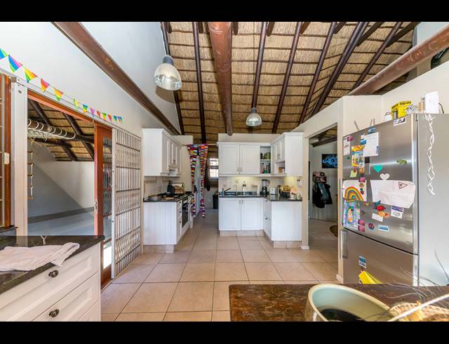 3 BEDROOM FREEHOLD TO LET IN THE MEADOWS